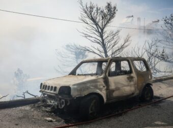 Φωτιά σε Γλυφάδα και Βούλα – Τα πρώτα στοιχεία: Οι λόγοι που εξαπλώθηκε τόσο γρήγορα – Συνεχίζεται η καταμέτρηση των ζημιών (video)