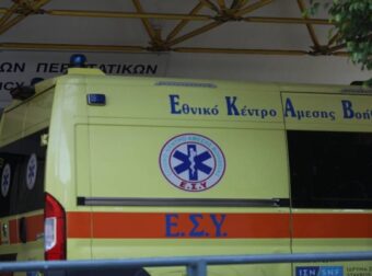 Ανείπωτη τpαγωδία στη Γλuφάδα: Το 18 μηνών αγοράκι έπεσε από το μπαλκόνι μπροστά στην προγιαγιά του – Πώς έγινε η τραγωδία